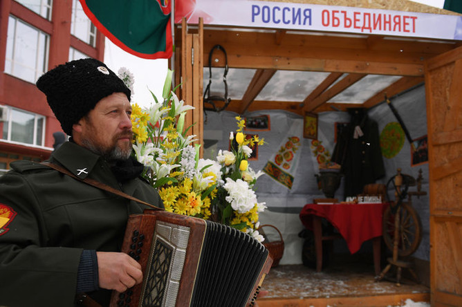 Фестиваль национальных культур в честь Дня народного единства на площади Ленина в Новосибирске, 4 ноября 2018 года