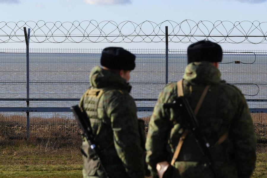 Российские пограничники на границе с Украиной