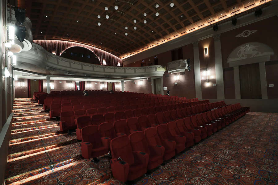 Зрительный зал в кинотеатре «Художественный» в Москве