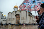 Церемония развода пеших и конных караулов на Соборной площади Московского Кремля