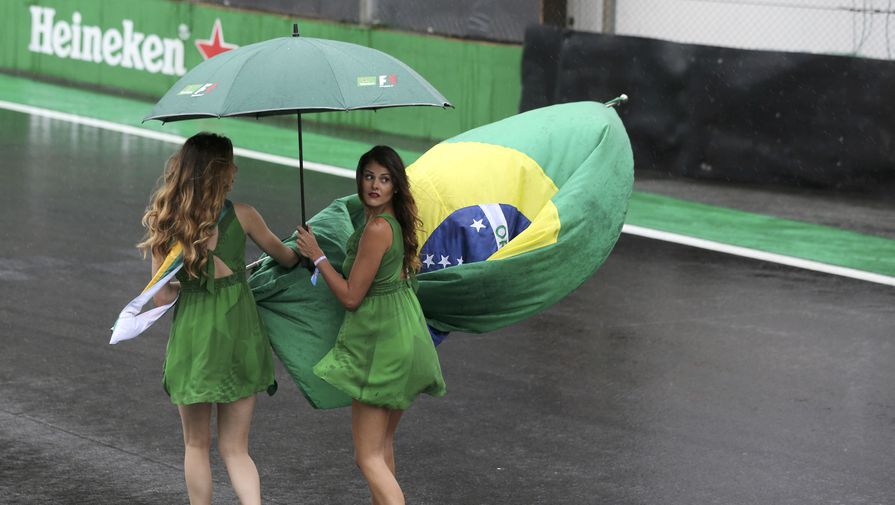 Непрекращающийся дождь и порывистый ветер сделали Гран-при Бразилии &laquo;Формулы-1&raquo; одним из&nbsp;самых захватывающих этапов чемпионата мира сезона-2016.