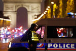 Ситуация на месте нападения на полицейских в центре Парижа
