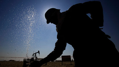 Нефть может резко подорожать на фоне скандала вокруг Катара