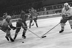 Хоккеист Евгений Зимин в матче команд СССР и Канады на Олимпийских играх в Гренобле, 1968 год