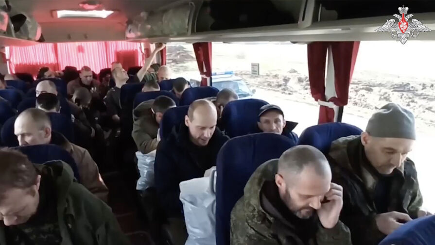 Минобороны России показало кадры с вернувшимися из плена российскими военными