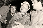 Егор Гайдар с диггерами в русле подземной реки Неглинки, 1995 год