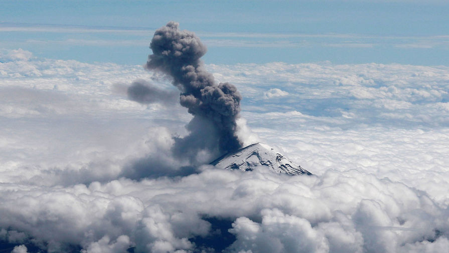 В Мексике начал делать выбросы вулкан Попокатепетль