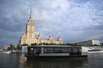 Электрический речной трамвайчик в Москве