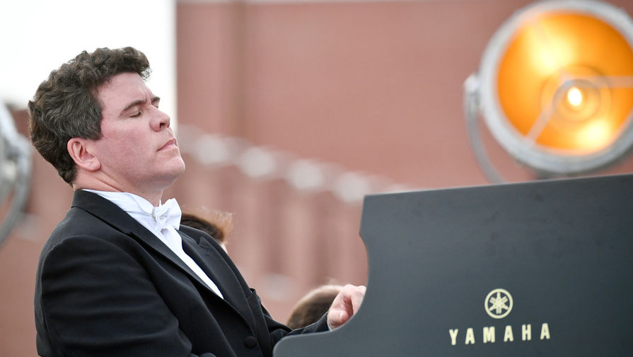 Пианист Денис Мацуев перенес свои концерты из-за болезни