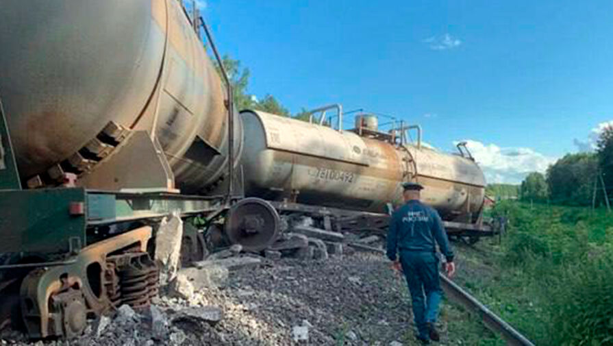 Под Тулой 12 вагонов сошли с рельсов из-за попытки ограбления поезда на ходу