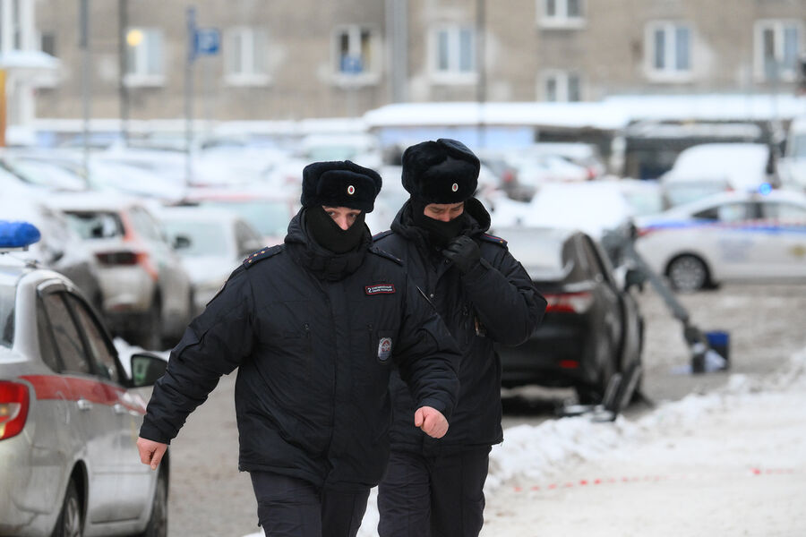 Сотрудники спецслужб на&nbsp;месте взрыва около&nbsp;жилого дома на&nbsp;Рязанском проспекте, 17&nbsp;декабря 2024&nbsp;года