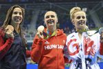 Представительница Венгрии Катинка Хоссу завоевала олимпийское золото Игр-2016, победив в финальном заплыве на 200 м комплексным плаванием. Серебро — у британки Шевонн-Мари О'Коннор, бронзовая награда — у американки Мадлин Дирадо
