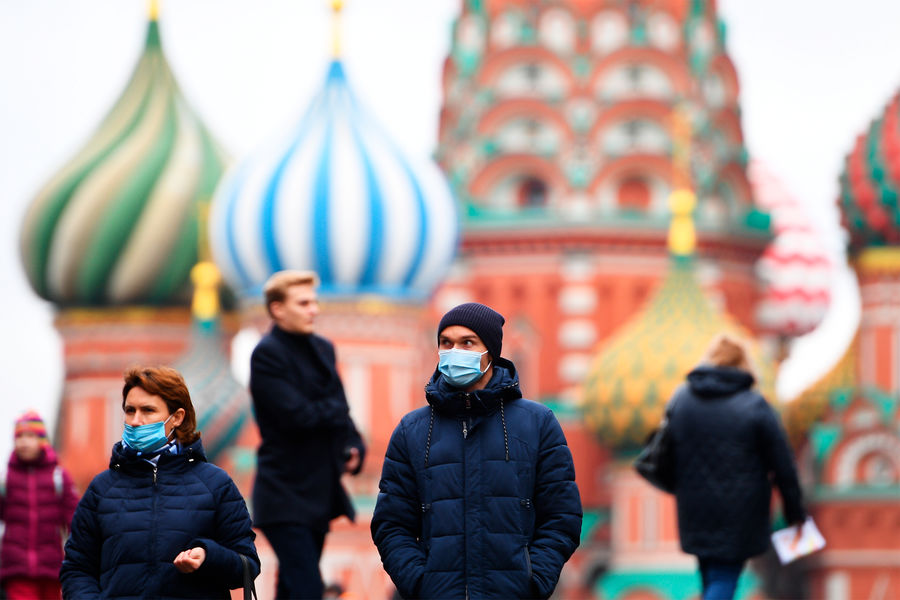Туристы на Красной площади в Москве, 28 октября 2021 года