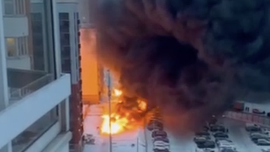Пожар произошел на парковке у метро Рассказовка в Москве