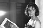 Татьяна Самойлова, после награждения специальным дипломом за лучшее исполнение главной роли в фильме «Летят журавли», 1958 год