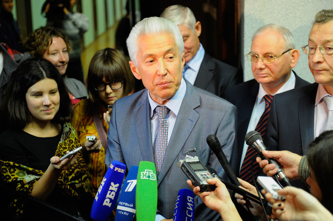 Комиссия Васильева начала проверку в отношении трех единороссов