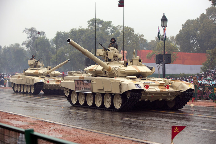 Танки Т-90С во время военного парада в&nbsp;честь Дня республики в&nbsp;Нью-Дели