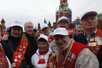Мэр Москвы Сергей Собянин (справа) во время шествия профсоюзов, посвященного Дню международной солидарности трудящихся, на Красной площади