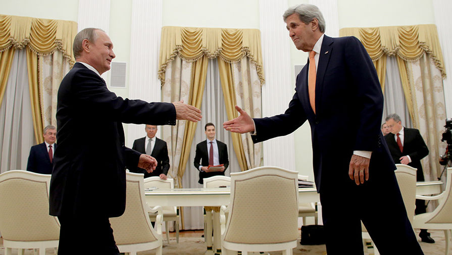 Президент РФ Владимир Путин и государственный секретарь США Джон Керри во время встречи в&nbsp;Кремле
