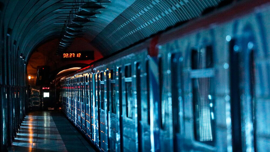 На синей ветке метро Москвы нет движения между 