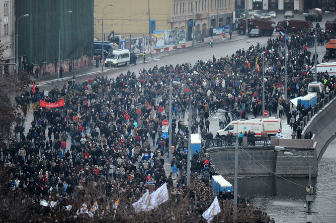 Участники митинга «За честные выборы» на Болотной площади