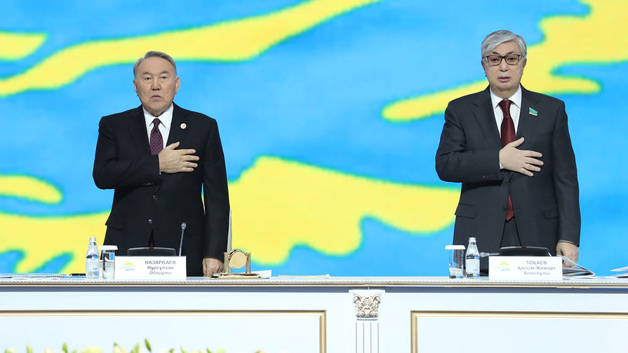 Президент Казахстана Нурсултан Назарбаев и председатель Сената парламента Казахстана Касым-Жомарт Токаев во время съезда партии «Нур Отан» в Астане, 27 февраля 2019 года