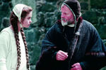 Иэн Холм и Хелена Бонем Картер в картине «Гамлет» (1990)