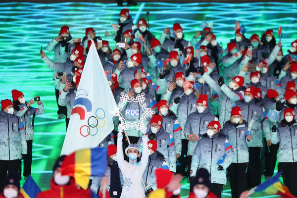 Сборная ОКР на церемонии открытия Олимпийских игр на Национальном стадионе «Птичье гнездо» в Пекине, 4 февраля 2022 года