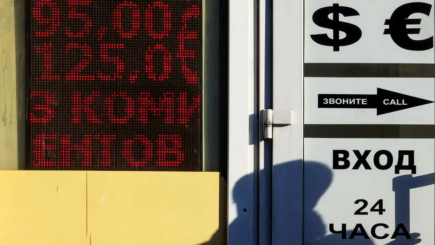 "Надо дождаться новой инвестиционной реальности". Почему россияне стали реже копить в валюте