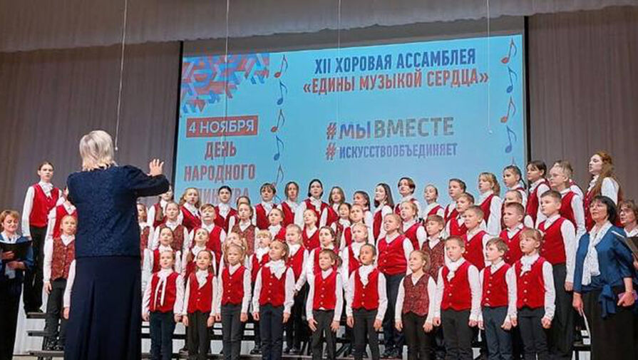 Жители Ленобласти отметили День народного единства патриотическими акциями