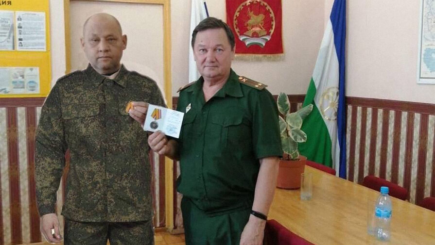 Власти района Башкирии заявили, что прифотошопили на фото военного, пока он еще был жив