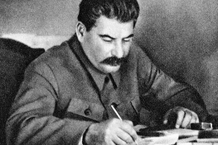 Иосиф Сталин в рабочем кабинете