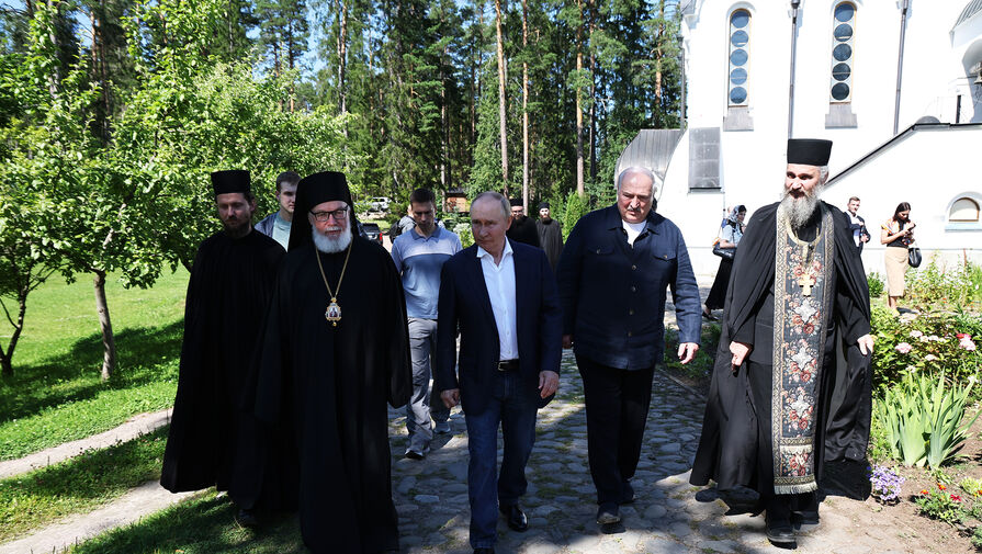 Путин и Лукашенко на Валааме посетили храм, где поминают воинов