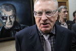 Владимир Жириновский на выставке, посвященной 25-летию его политической деятельности