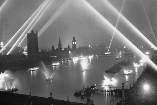 Ночной фейерверк в Лондоне, 8 июня 1946 года