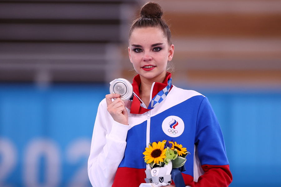 Российская гимнастка Дина Аверина на Олимпийски играх в Токио
