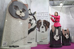 Надгробия для животных на международной промышленной выставке «Некрополь – World Russia 2023» в МВЦ «Крокус Экспо» в Москве, 31 октября 2023 года