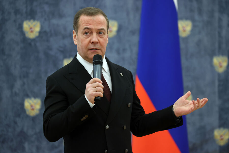 «Собаке — собачья смерть». Медведев резко отреагировал на убийство летчика-перебежчика Кузьминова