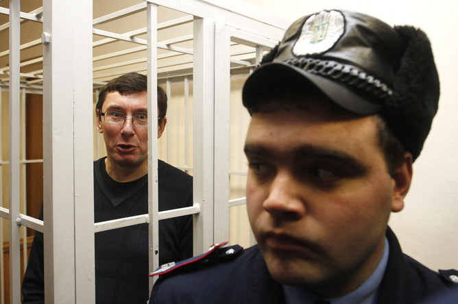 «Экс-главе МВД Украины Луценко получил еще 2 года ограничения свободы»