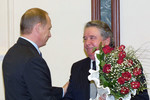 2001 год. Президент России Владимир Путин вручил председателю правления компании «Газпром» Рему Вяхиреву орден «За заслуги перед Отечеством» 1-й степени