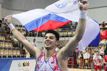 Капитан сборной России по спортивной гимнастике Эмин Гарибов во время церемонии награждения.