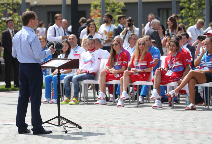 Дмитрий Медведев во время выступления перед&nbsp;спортсменами.