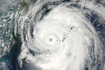 Тайфун «Неогури» в Тихом океане движется на север. Изображение со спутника NASA Aqua