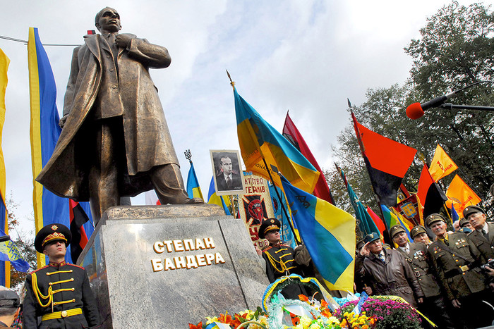 Памятник Степану Бандере открыли во Львове