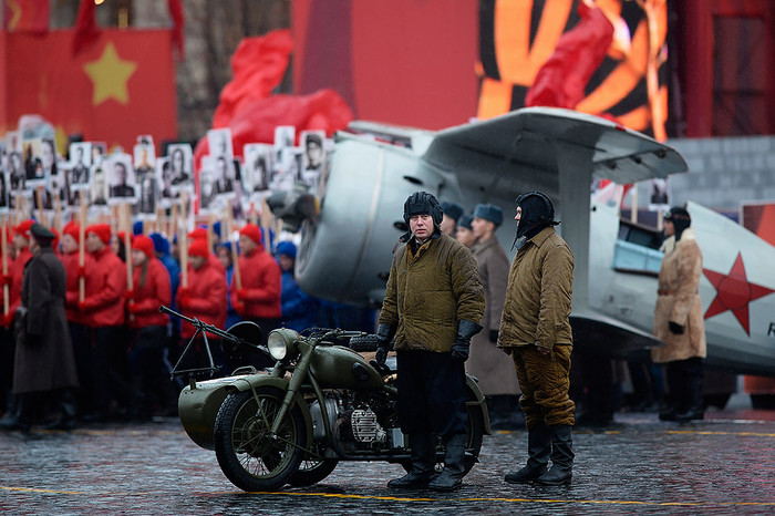 Участники торжественного марша, посвященного легендарному параду 7&nbsp;ноября 1941&nbsp;года, на&nbsp;Красной площади в&nbsp;Москве