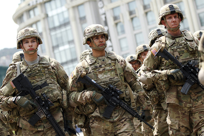 Военные США во время марша в&nbsp;Тбилиси