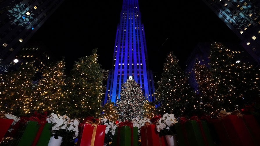 Главная рождественская елка США у&nbsp;здания Рокфеллер-центра на&nbsp;Манхэттене в&nbsp;Нью-Йорке, 30&nbsp;ноября 2017&nbsp;года
