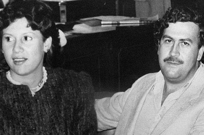 Пабло Эскобар и его жена Мария в 1983 году, когда наркобарон был членом колумбийского Конгресса
