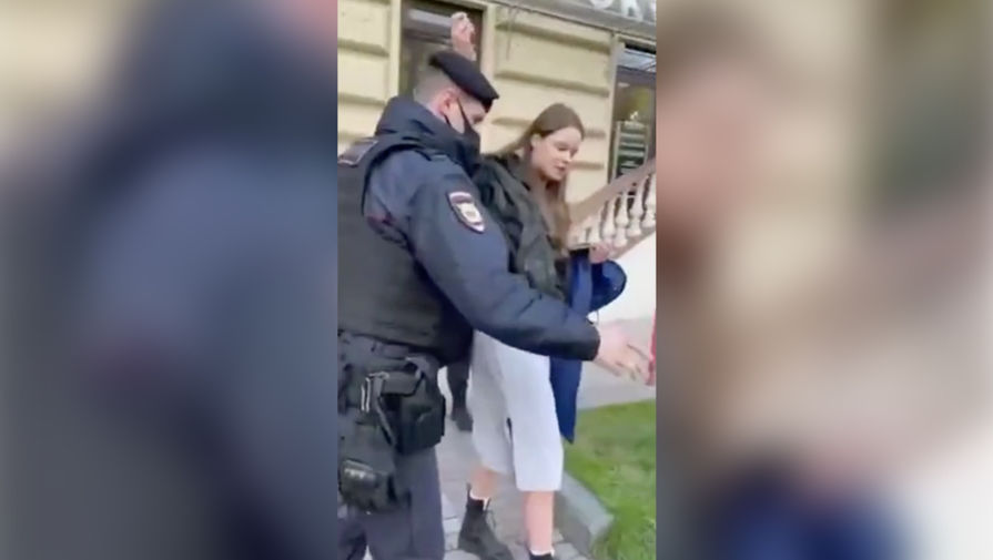 Участницу группы Pussy Riot задержали в центре Москвы