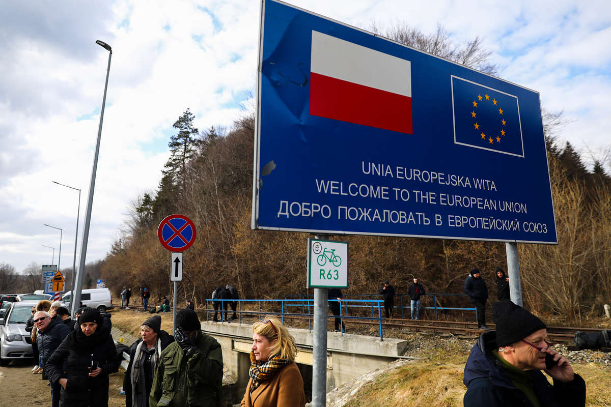 Распад Украины неминуем». Зачем Киев предоставляет полякам особые права -  Газета.Ru